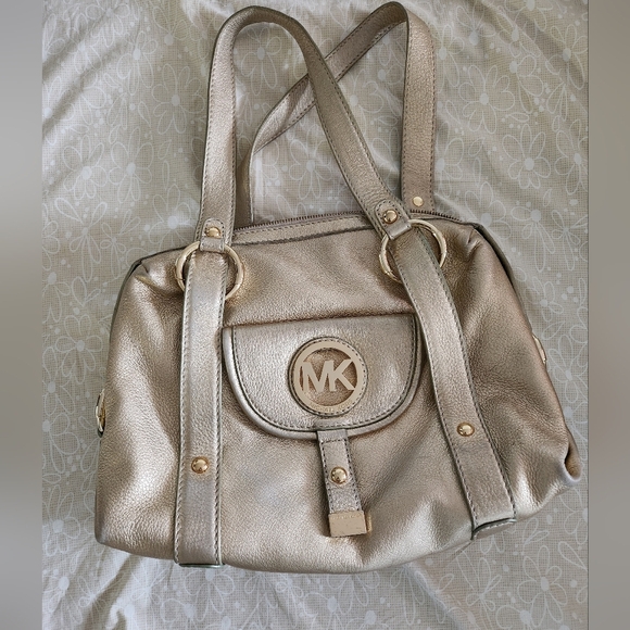 Free for any  purchase of 55$ +💗 Michael Kors Metallic Gold Fulton Bag - Picture 1 of 13